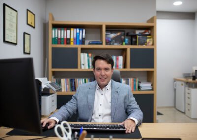Αλέξανδρος Μητσιογιάννης Ντελόν στο γραφείο